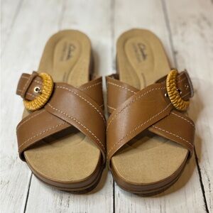 Clarks Collection Reileigh Bay Sandals Women's  7M Brown Leather Slides